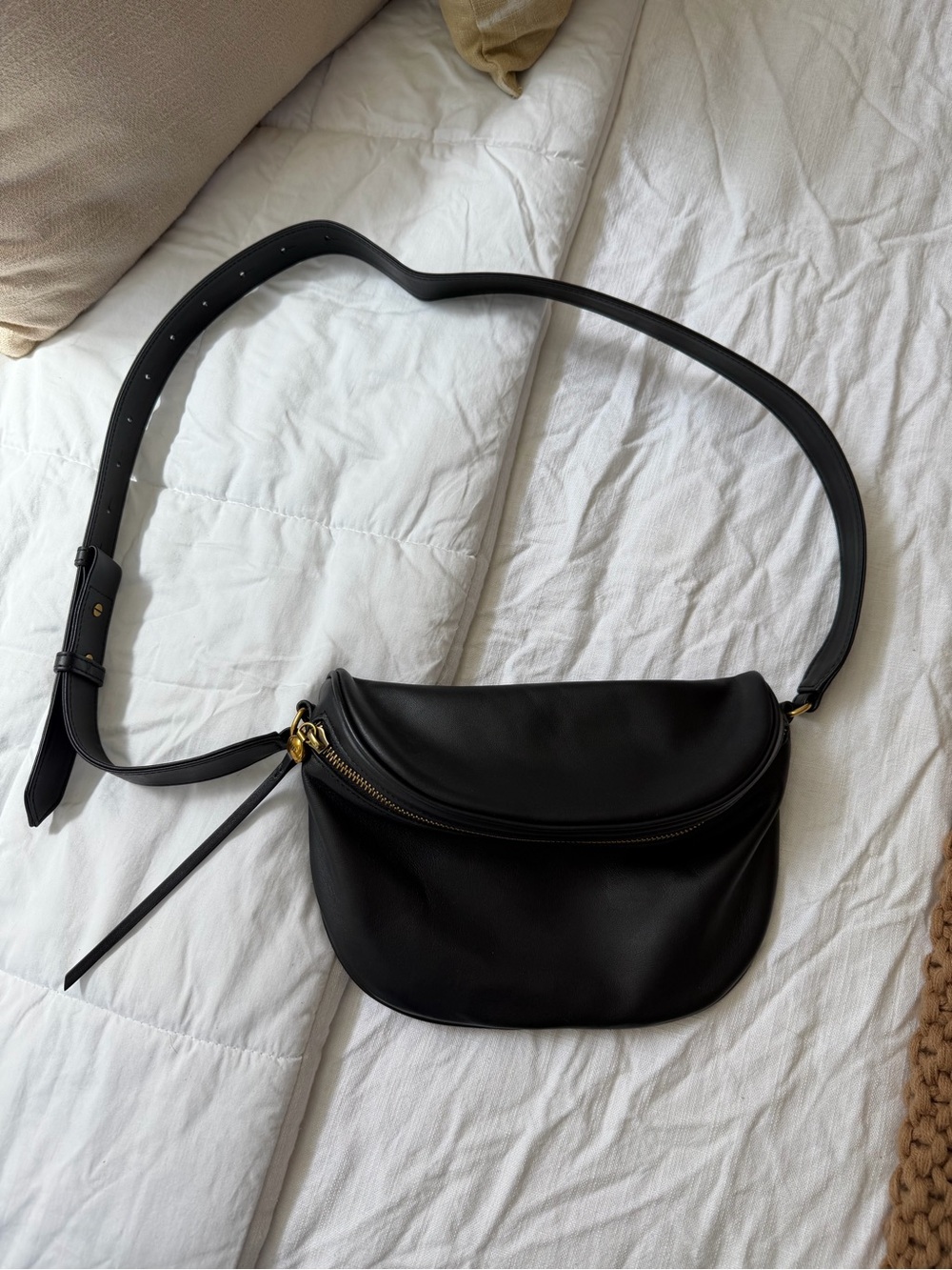 Hobo Fern Black Leather Crossbody Belt Bag